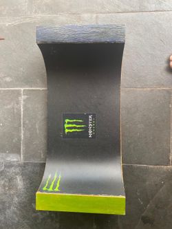 Fingerboard half pipe
