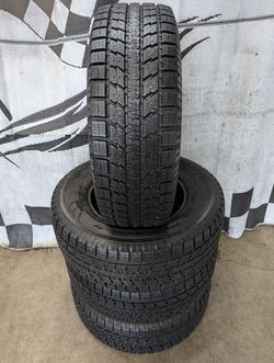 265/70r17 "Near Brand New" Toyo Observe GSI-5 studless winter snow tires