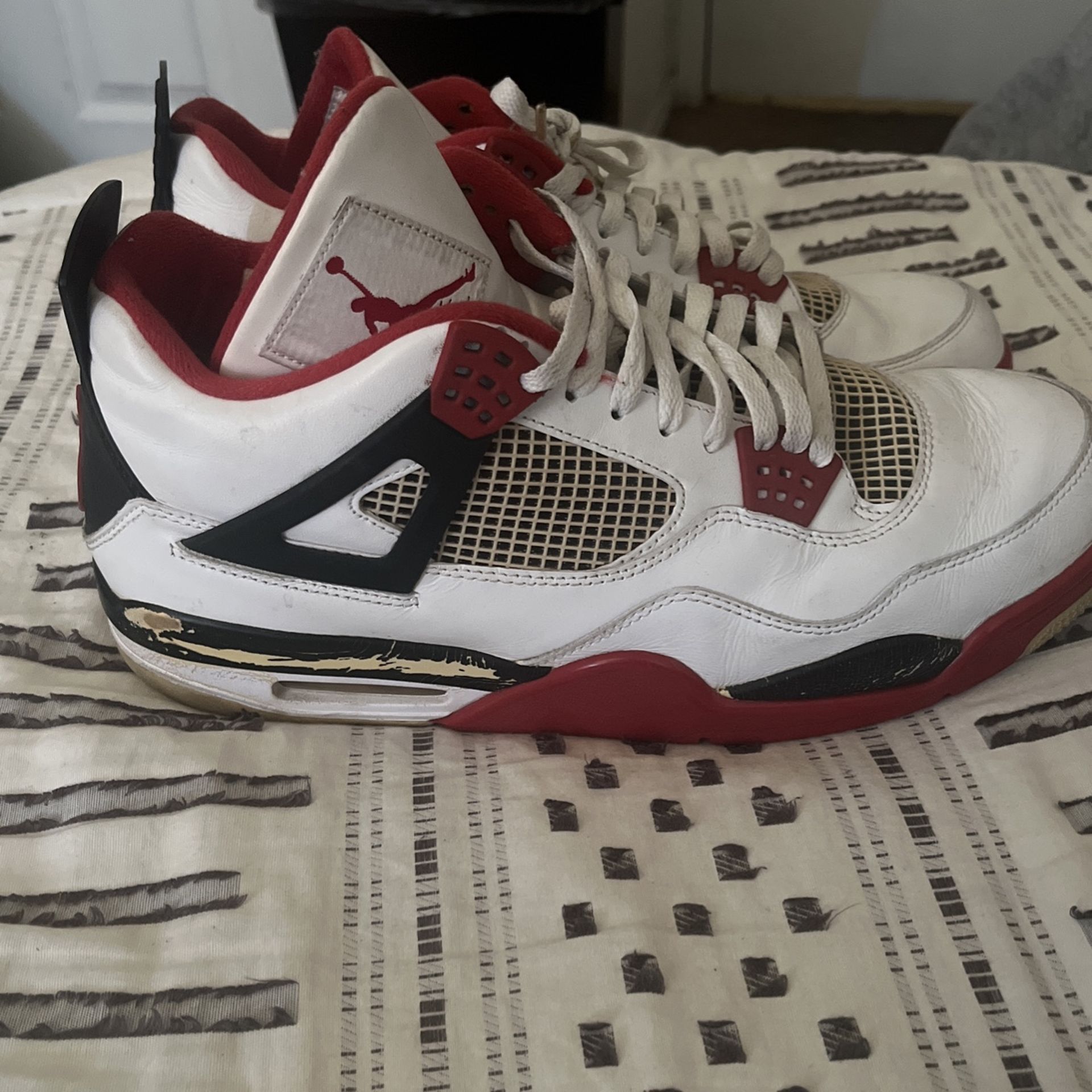 Jordan 4 Red
