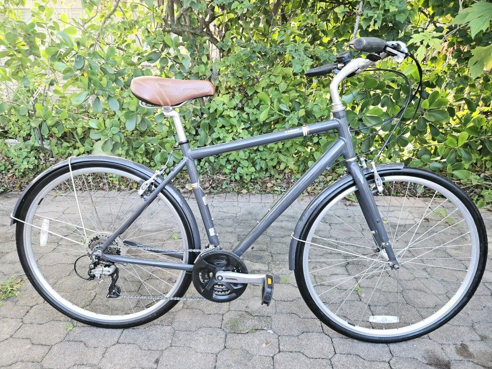 Trek Allant 700c Alpha Aluminum Comfort Commuter Bike with Fenders