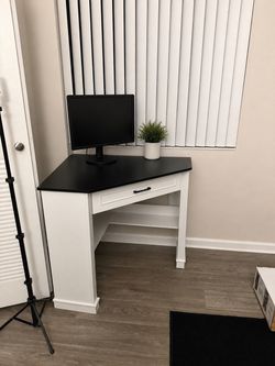 Corner Desk / Vanity