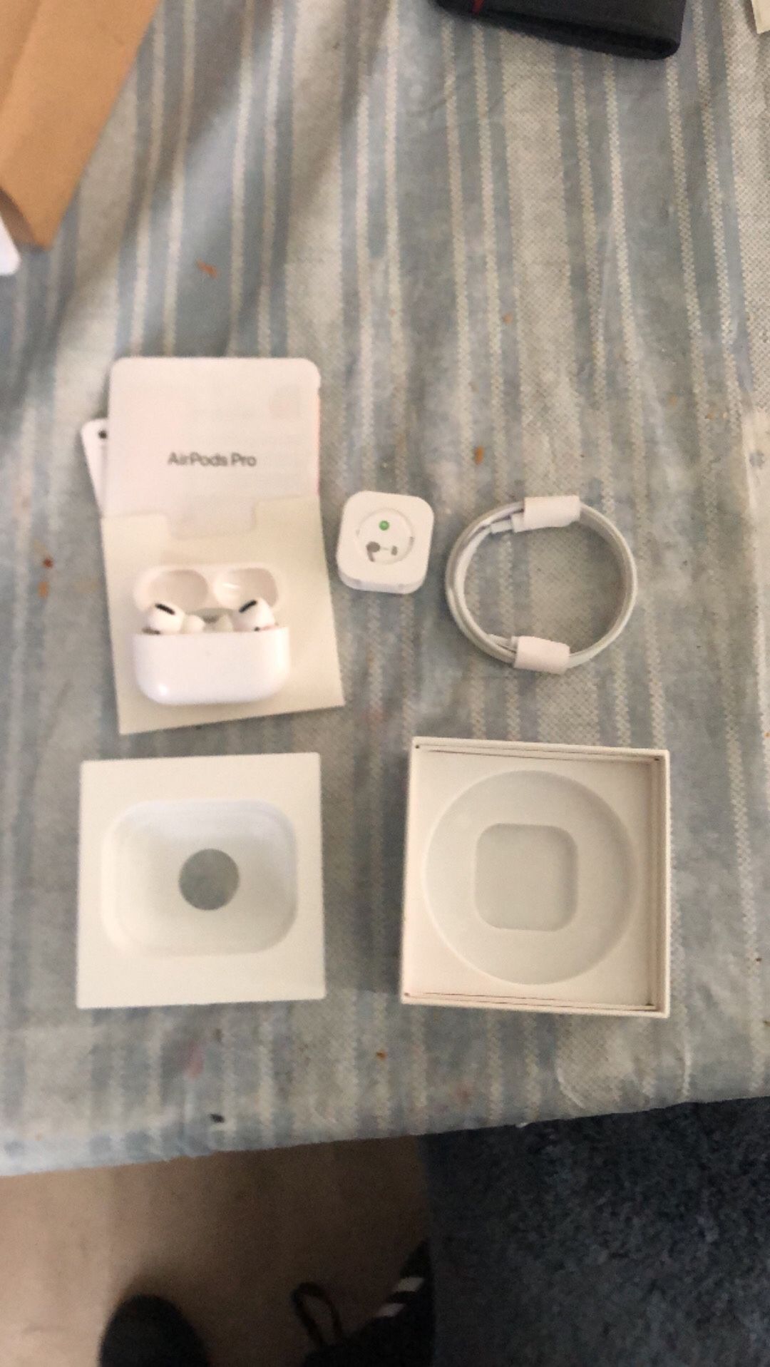 AirPods Pro MagSafe Case- White