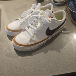 Court Legacy  Woman Nikes