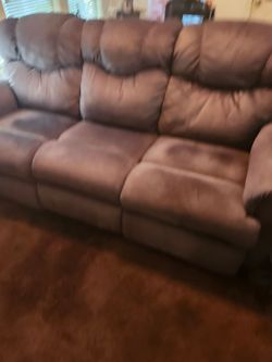 Lazy Boy Electric reclining couch excellent Condition