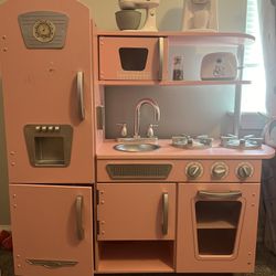 Kidkraft Pink Vintage Kitchen With Accessories 