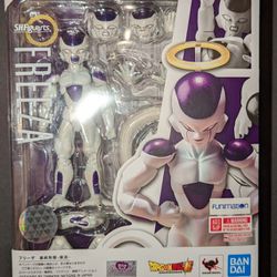 Frieza Shfiguarts Used Slightly Damaged Paint On Wrist And Slightly Damaged Stand Box Still Good All Accessories Included