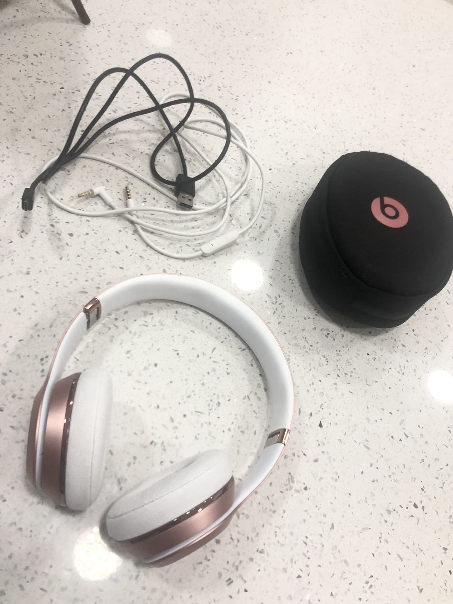 WIRELESS ROSE GOLD BEATS WITH CHARGER AND HEADPHONE CABLE