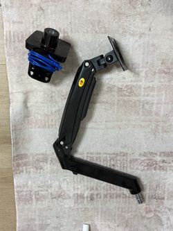 3 monitor Arms