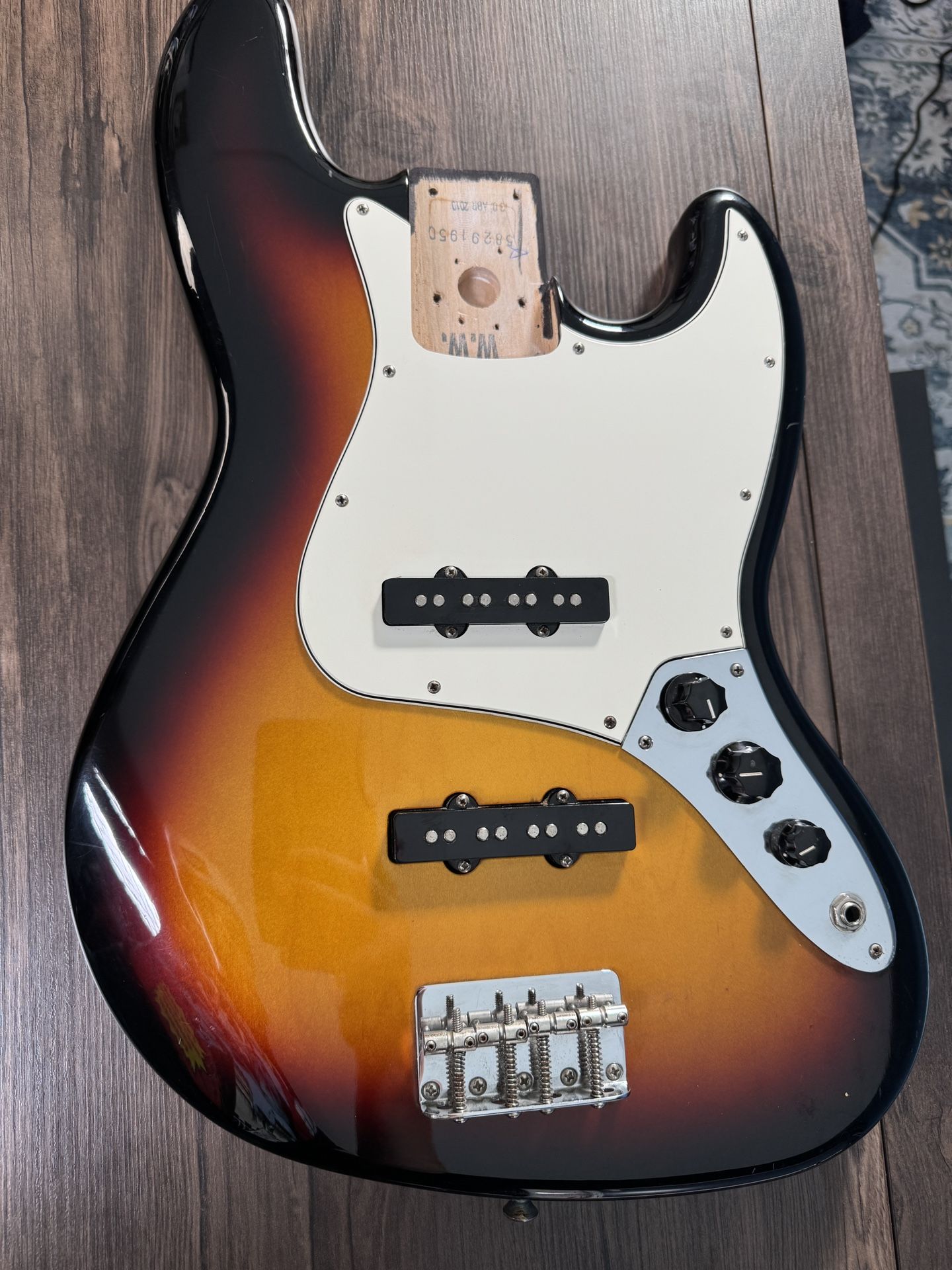 2010 fender Jazz bass Guitar 🎸 Loaded Body MIM