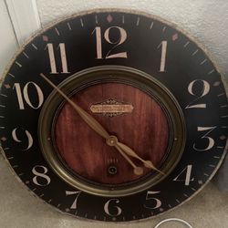 $20 like new Large Antique style Clock