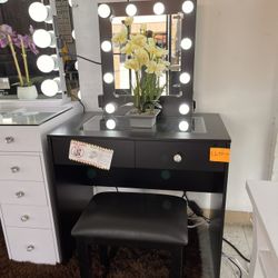 Vanity Black Color With Stool And Mirror 