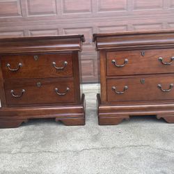 Broyhill 2-drawer nightstand (set of 2)