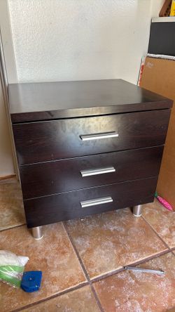 3-Drawer Nightstand
