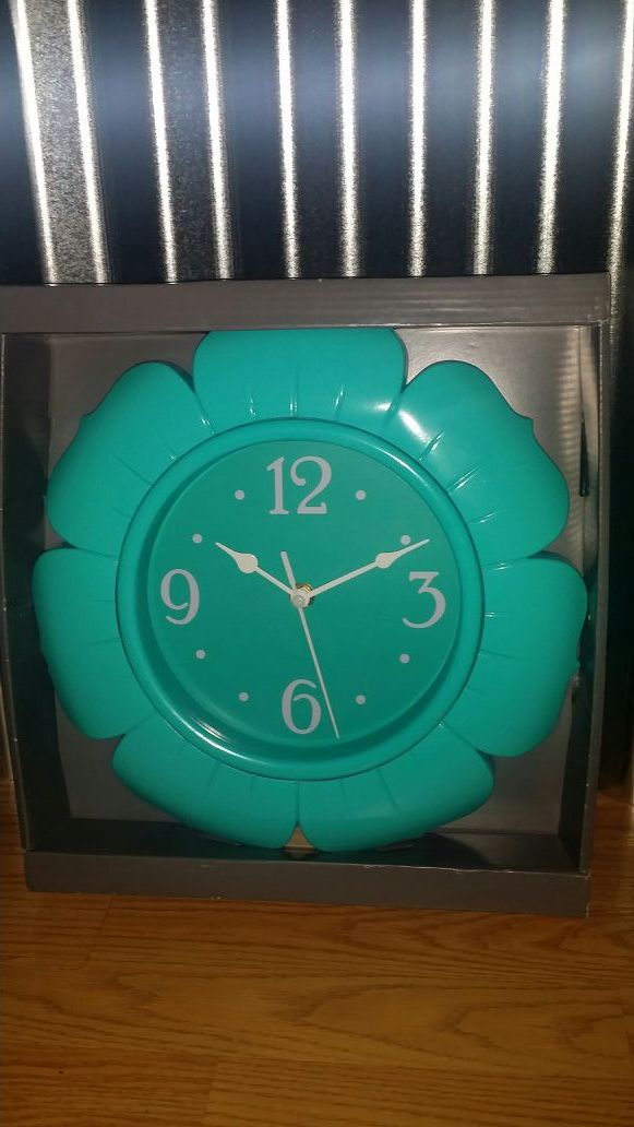 Flower clock...1ft tall..great condition!