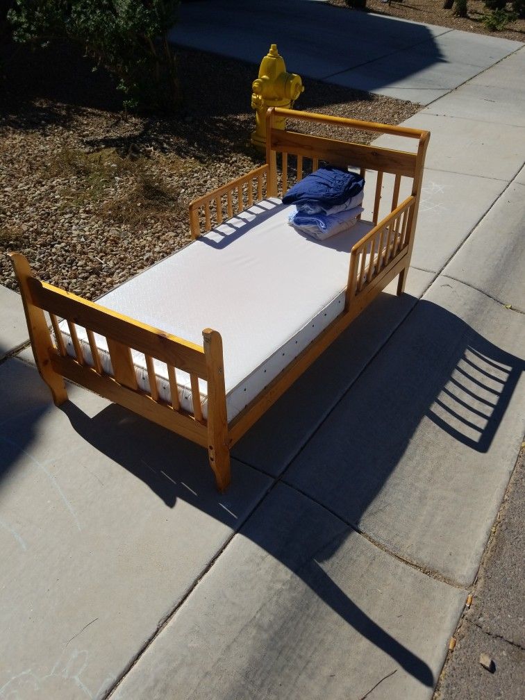 Toddler Bed With Mattress