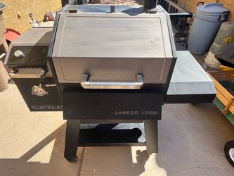 Pit Boss Platinum Laredo 1000 pellet grill and smoker