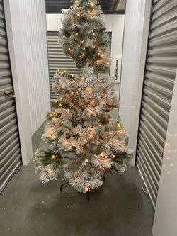 7 ft Pre-lit frosted Percy Dpruce Christmas tree