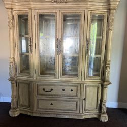 Dinning table / china cabinet 
