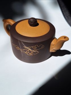 Vintage Teapot (Yixing Zisha Clay Teapot) Gift Boxed (Early 2000s) Excellent Condition.