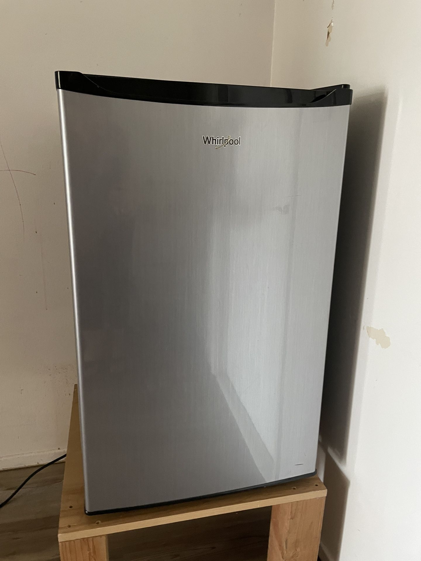 Mini Whirlpool Refrigerator 