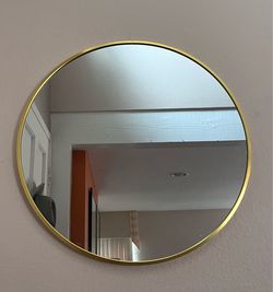 Round Wall Mirror with Gold Frame
