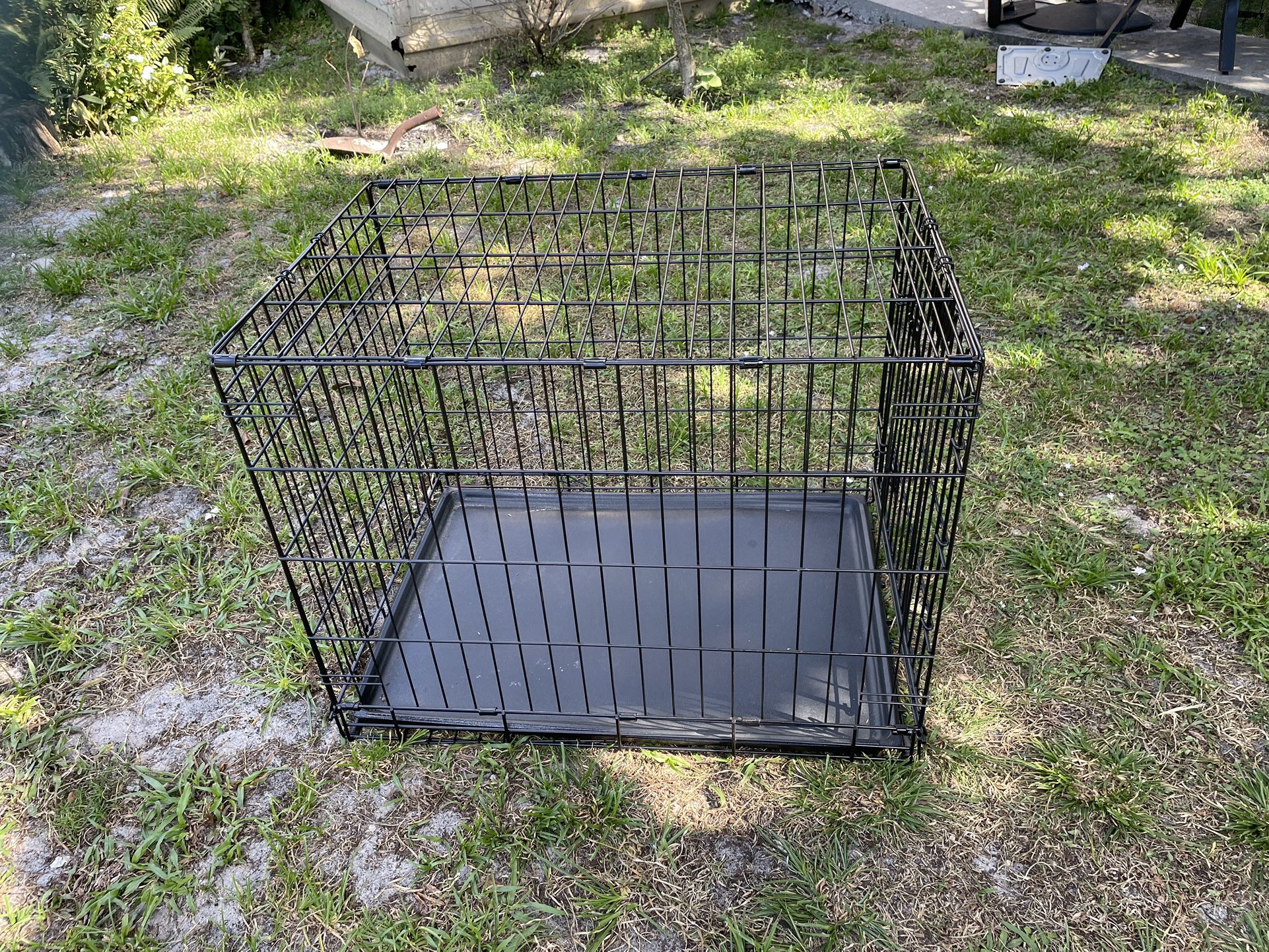 Dog Crate 30”1/2W X 21” X 23”H Good Condition $30 Firm On Price