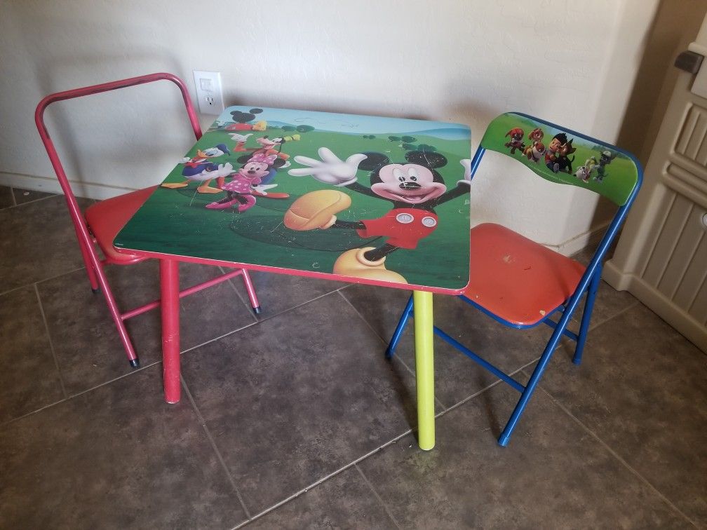 Table and 2 chairs for Kids