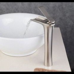 BATHROOM FAUCET