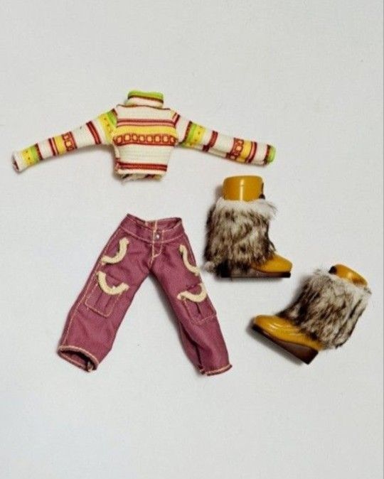 Bratz Doll Felicia Campfire Doll Outfit