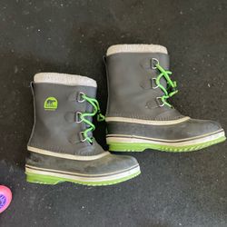 Boys Sorel Snow Boots (Size 5)