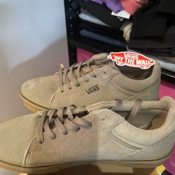 VANS SIZE 9.5 
