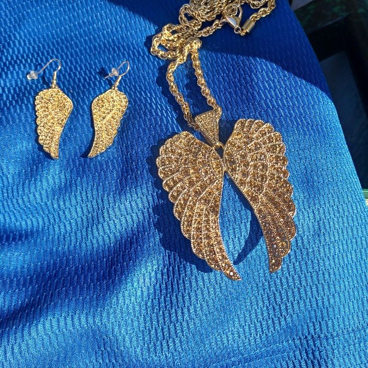 Bella Luce Champ crystal.\n Necklace and earrings.