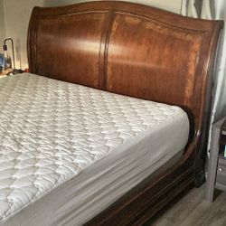 Sleigh Bed King Size. 