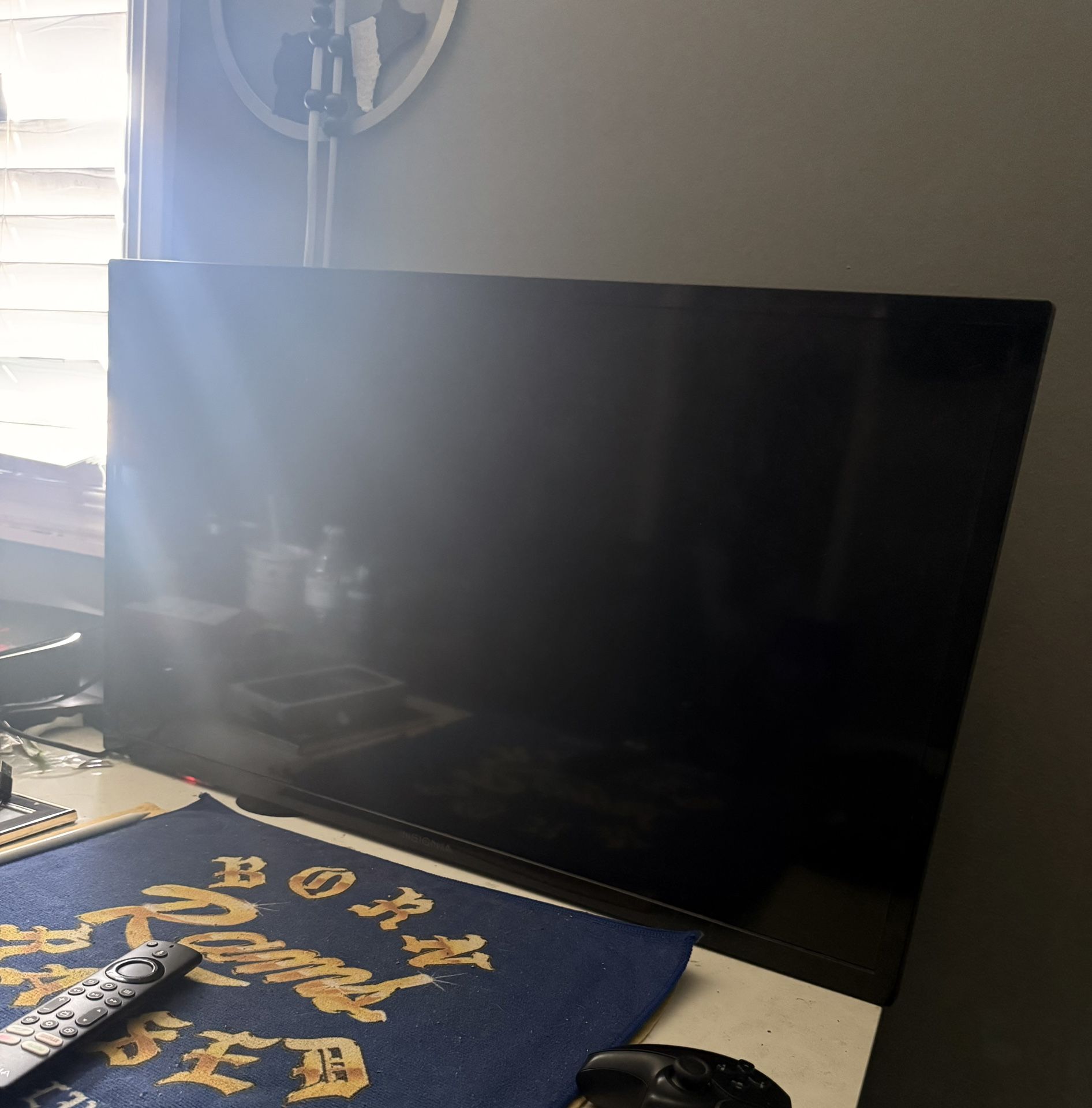 insignia tv and mount 