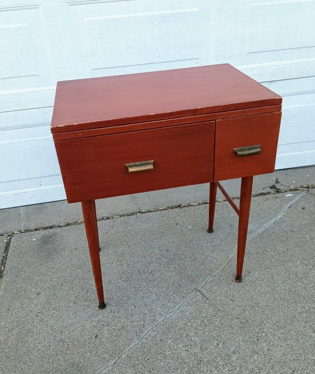 VNTG. MCM SIDE /END TABLE