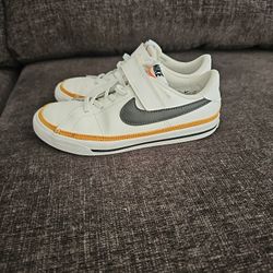 Nike Youth Court Legacy Size 2y