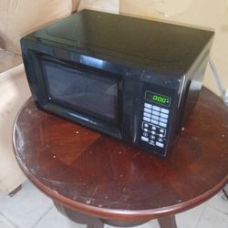 Nice Little 700 Watt Microwave Works And Looks Excellent For Sale In Pine Hills