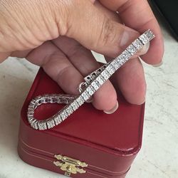 925 Sterling Silver genuine diamond 💎 chip tennis bracelet, size 7.5 in , marked 925 OTC