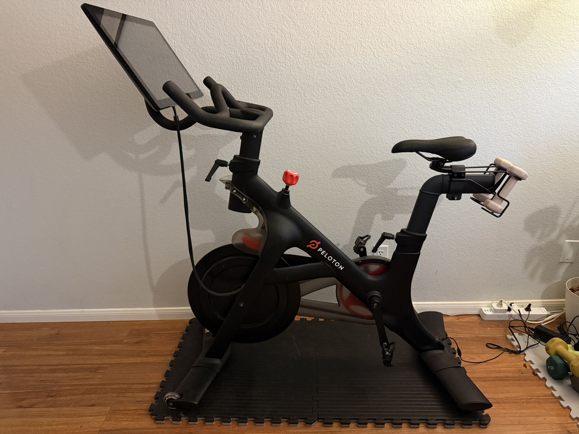 3rd gen Peloton Exercise Bike RB1VQ