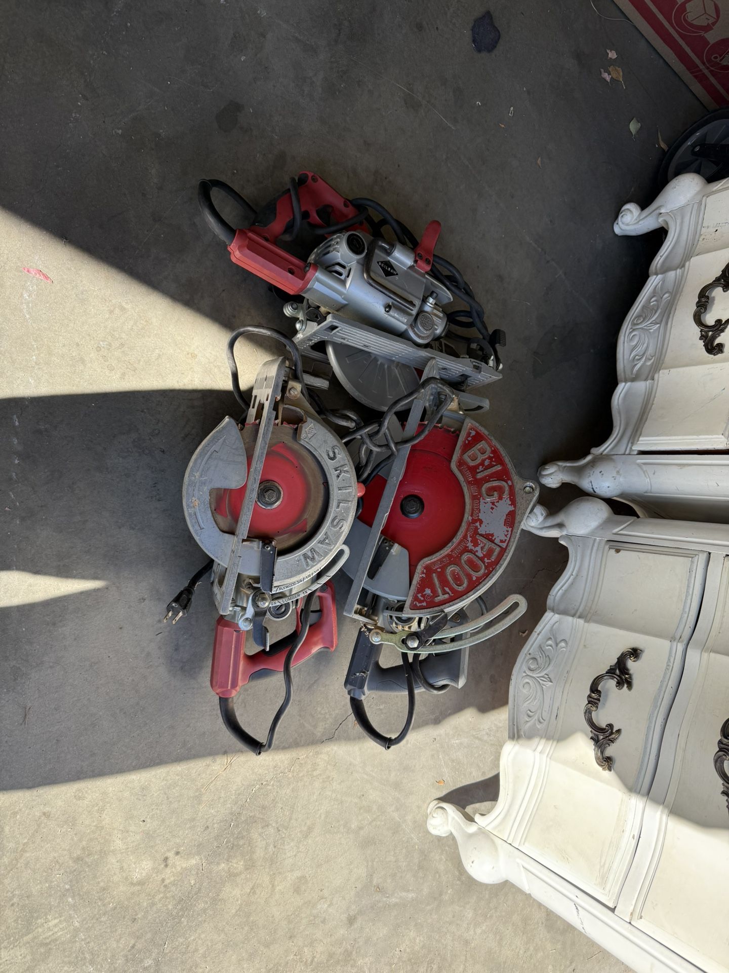 Big Foot And 2 Skilsaws