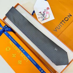 A classic men's tie  Louis Vuitton 