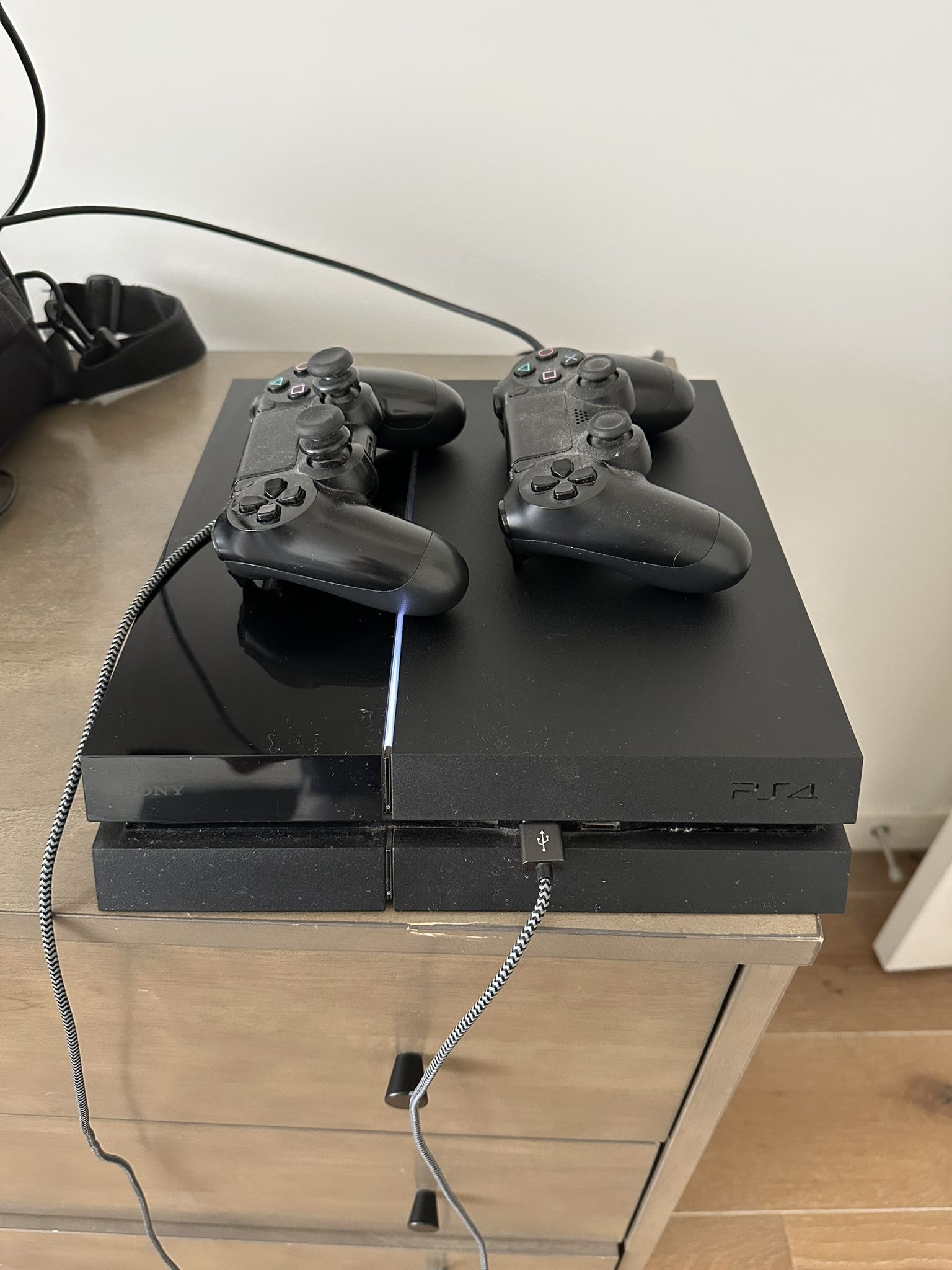 PS4 - PlayStation 4