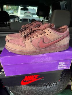 Nike SB Dunk Low City of Love Burgundy Crush