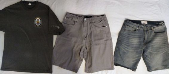 3 Pack Mens Shorts Size 32 - LR Scoop Gray & Smith Mills Jeans USS Missouri Tee