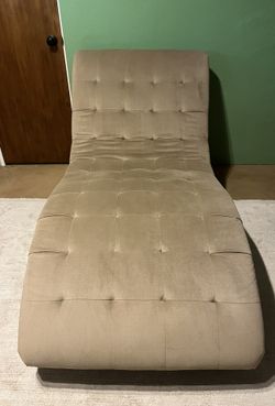 Broadmoore Chaise Lounge Chair | Beige | Super Comfortable | Excellent
