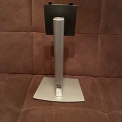 New p2425h dell stand attachment set. 