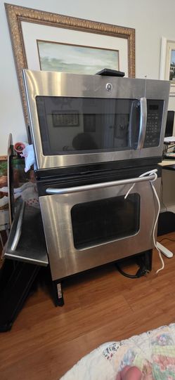 General Epectric microwave and oven, both fully functional