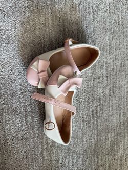 Girls shoes like new size 10