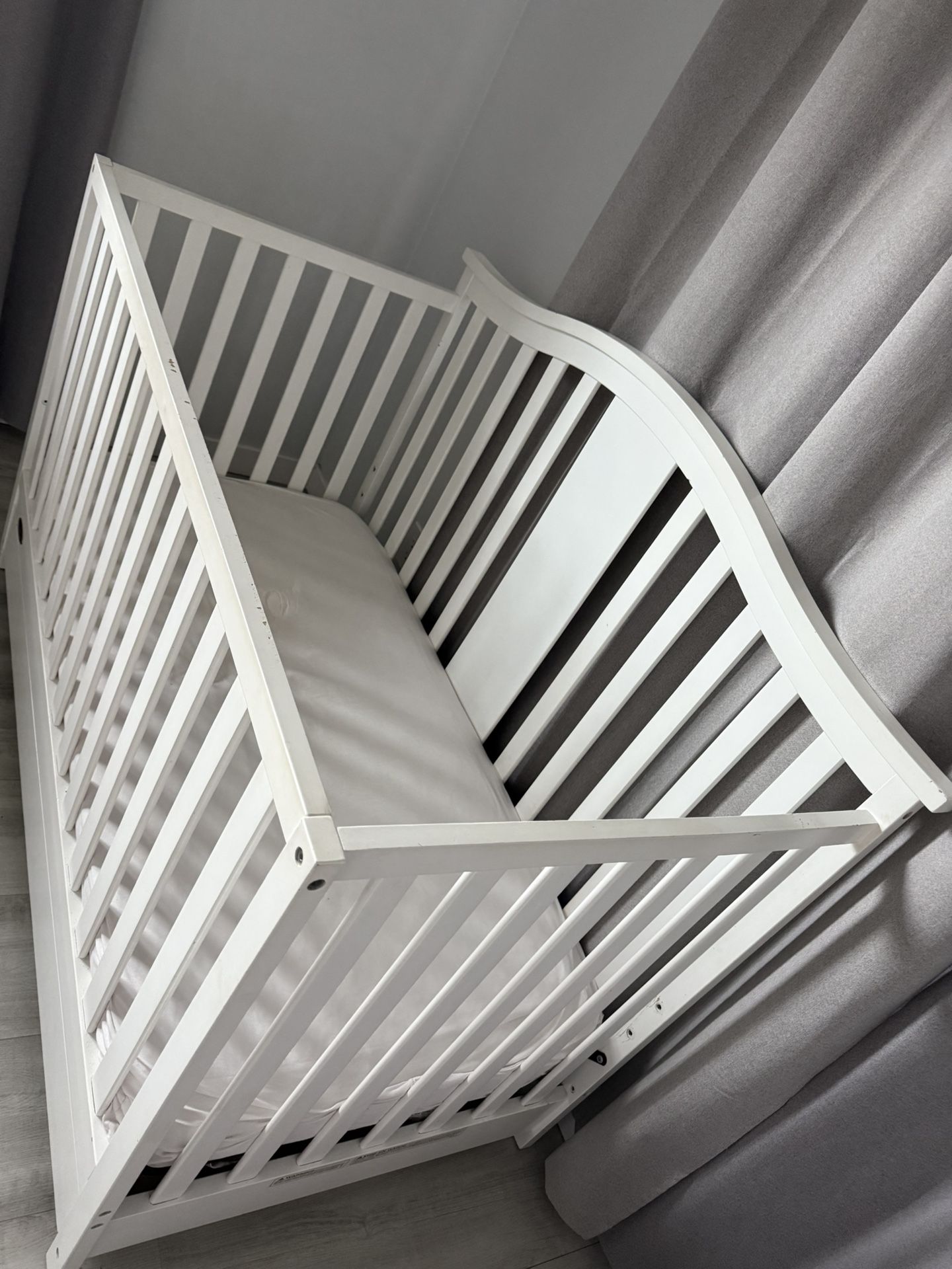 Graco Solano 4 in 1 Convertible Crib with Drawer Combo (White) – GREENGUARD  Gold Certified, Includes Full