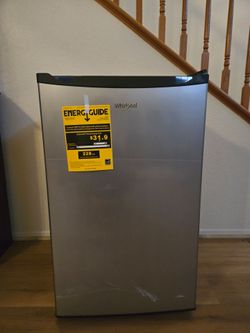 Whirlpool 4.3 cu ft mini refrigerator